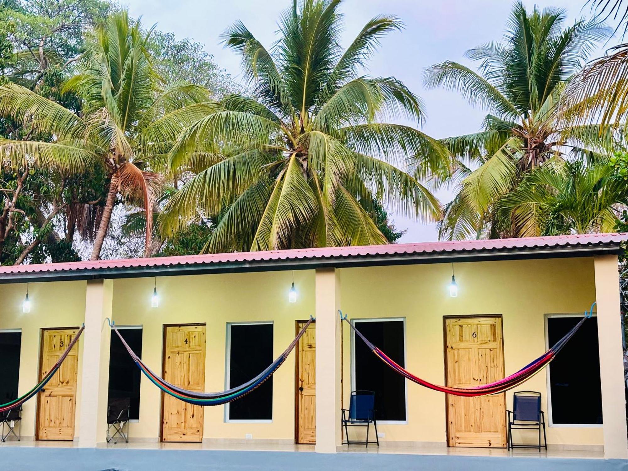 Hostal Camila'S Tamanique Exteriör bild