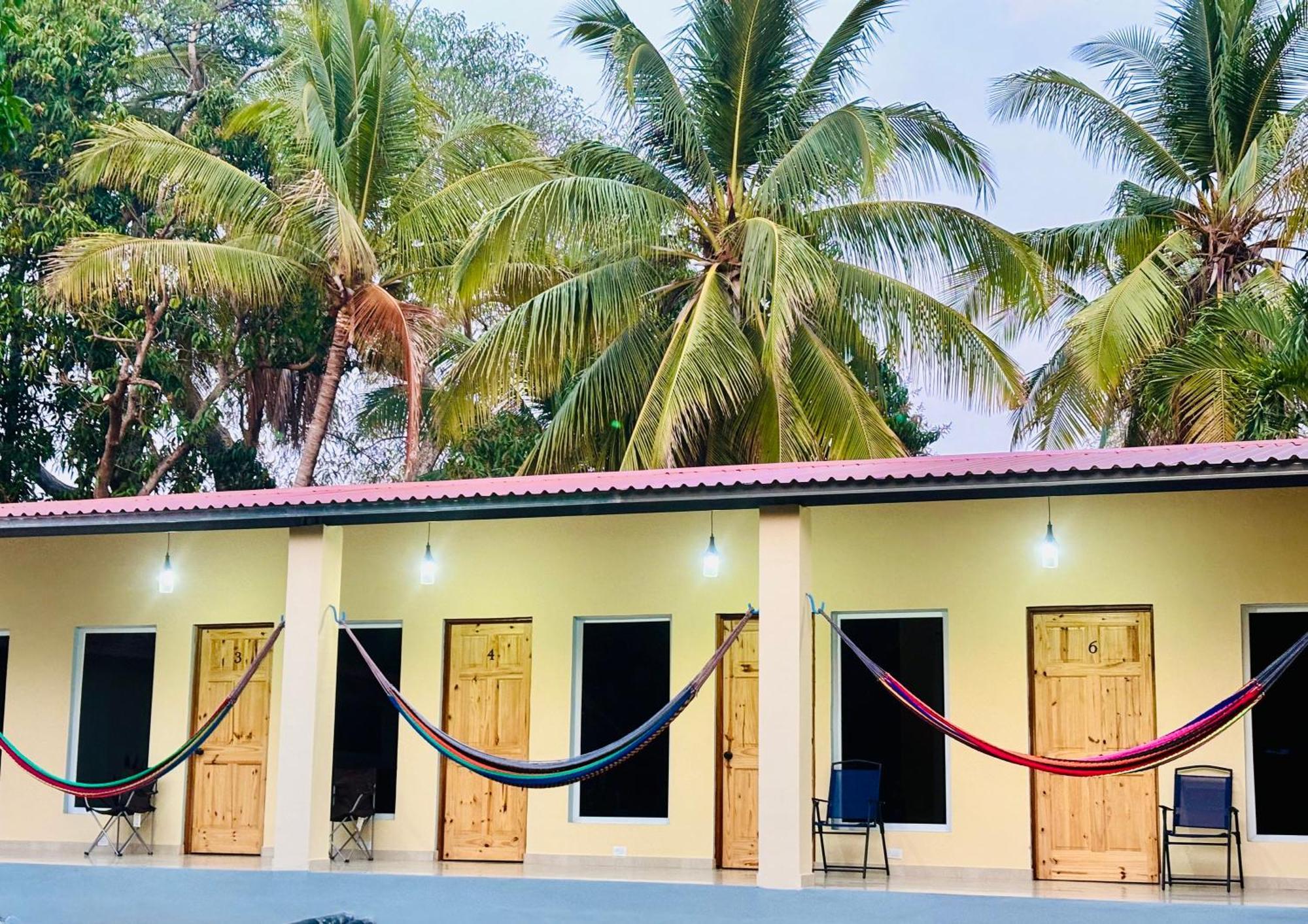 Hostal Camila'S Tamanique Exteriör bild